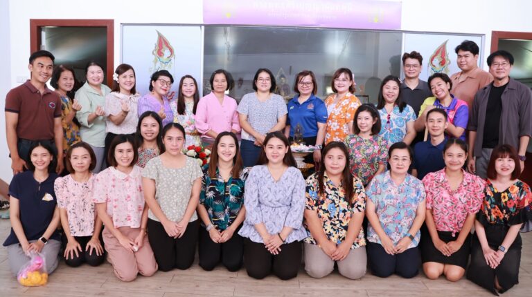 วิทยาลัยชุมชนน่าน จัดพิธีสรงน้ำพระพุทธรูป ประจำห้องพระวิทยาลัยชุมชนน่าน และรดน้ำดำหัวผู้อาวุโส เนื่องในเทศกาลสงกรานต์ ปี๋ใหม่เมือง ประจำปี 2568