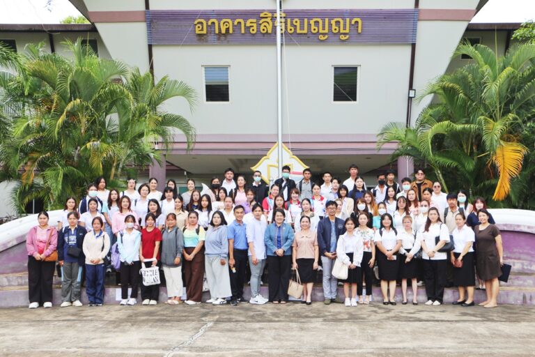 ผู้อำนวยการวิทยาลัยชุมชนน่าน นำคณะผู้บริหารวิทยาลัยชุมชนน่านให้การต้อนรับและให้โอวาทแก่นักศึกษาใหม่ ประจำปีการศึกษา 2568