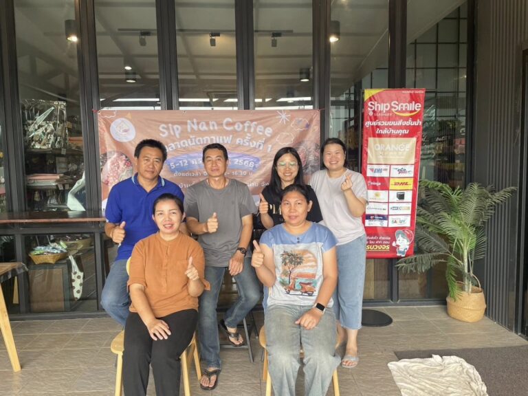 วิทยาลัยชุมชนน่าน ขอขอบคุณเกษตรกรผู้ปลูกกาแฟ และคลัสเตอร์กาแฟน่านทุกท่าน ที่ร่วมมาเปิดร้านกาแฟให้บริการกับนักท่องเที่ยวได้รู้จักกาแฟน่าน ในตลาดนัดกาแฟ ครั้งที่ 1 Sip Nan Coffee