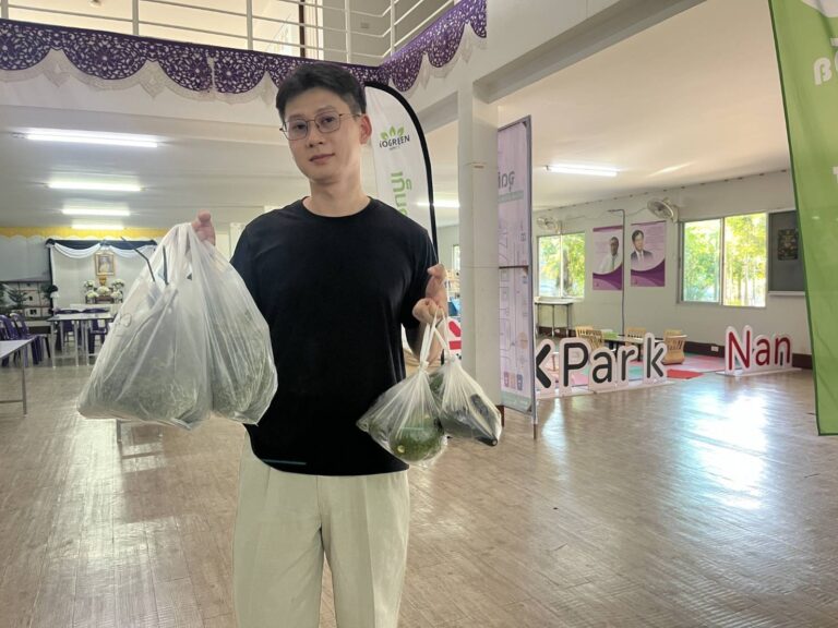 วิทยาลัยชุมชนน่าน เปิดกาดมั่วคัวเมือง เป็นการขายแบบ self service เพื่อให้นักศึกษาได้นำสินค้ามาขายระหว่างเรียนเพื่อหารายได้เสริมในระหว่างการมาเรียน พร้อมทั้งฝึกการเป็นผู้ประกอบการของนักศึกษา