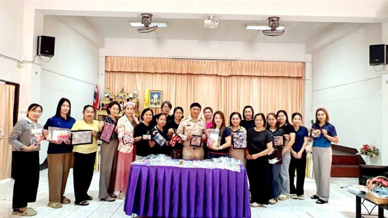 วิทยาลัยชุมชนน่าน ดำเนินการจัดกิจกรรมการปักผ้าด้วยมือ ให้กับกลุ่มเป้าหมายวิสาหกิจชุมชนกลุ่มผ้าทอตำบลส้าน อำเภอเวียงสา จังหวัดน่าน